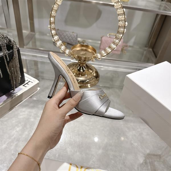 20251128184321679 250